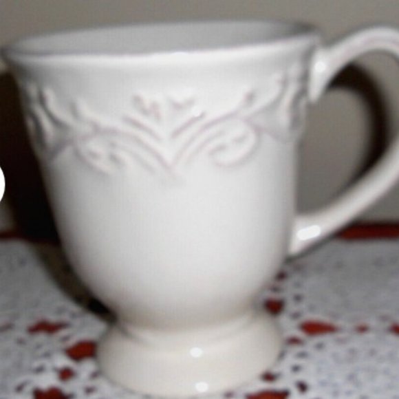 Bundle 2 Chris Madden Corvella Ivory Mugs w/Raised Pattern 4 1/2" Tall - Picture 2 of 6